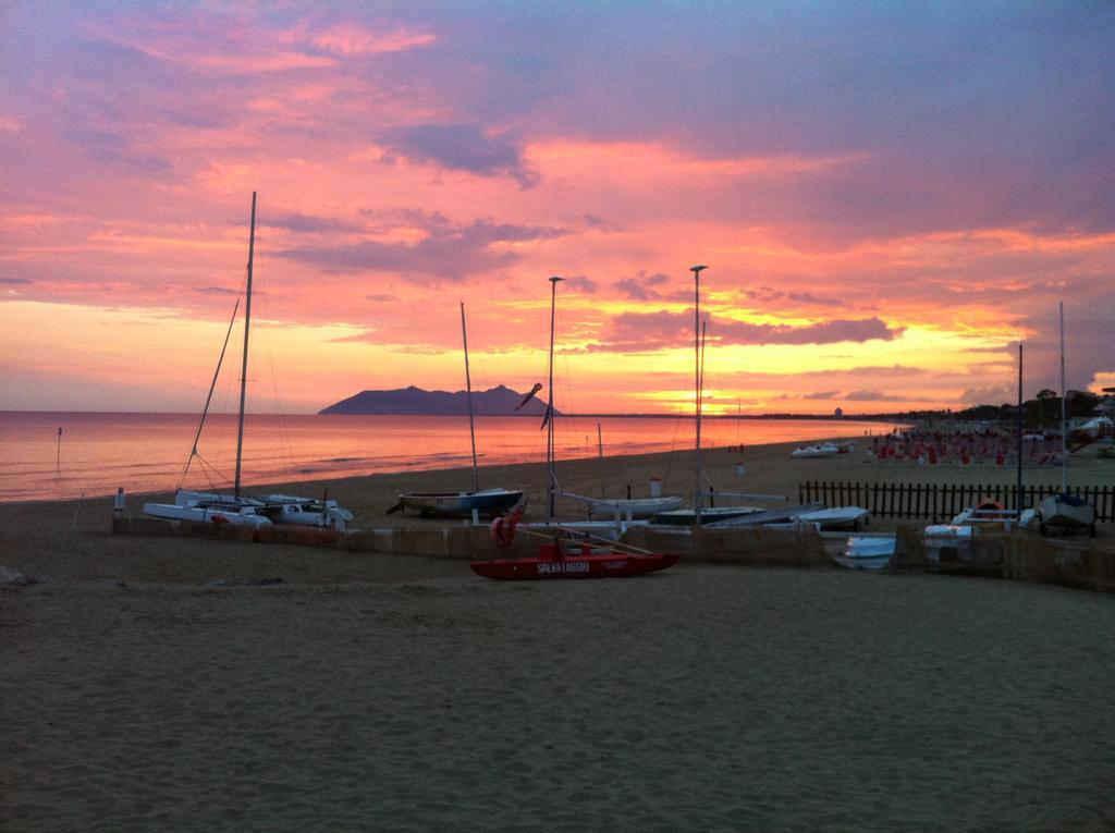 Domus Hotel Terracina Exterior photo