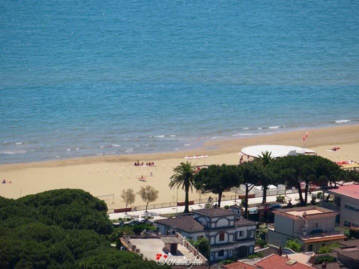Domus Hotel Terracina Exterior photo